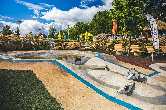 Cooling zone with misting