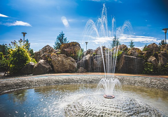 Cooling zone with misting