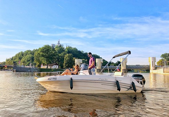 Vyjížďka na motorovém člunu s kapitánem